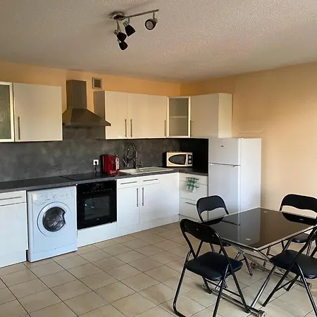 En Roussillon Malibu Village Apartment *